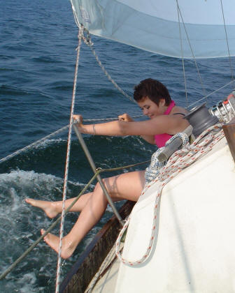 Patricha dypper fødderne.